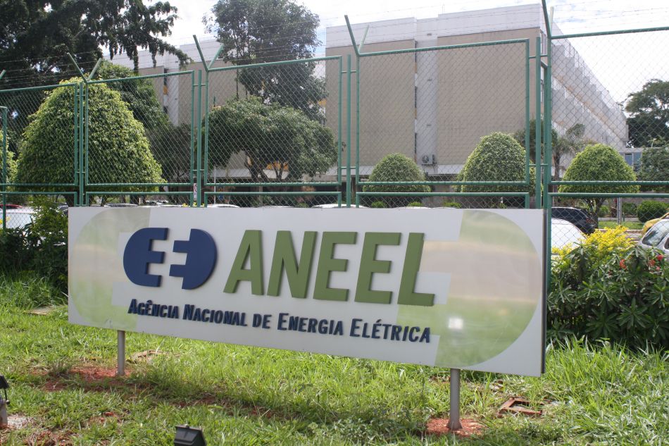 Aneel muda regra para reduzir risco de inadimplência entre Eletrobras e Petrobras