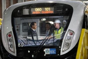 Li Keqiang, primeiro-ministro da China em visita ontem ao Metro-Rio: dinheiro para valer