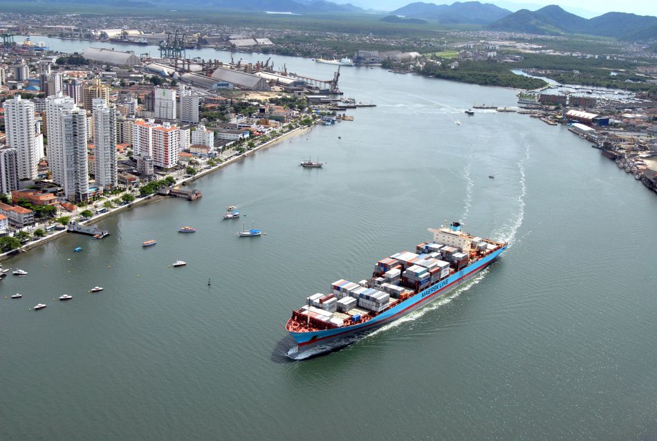 Navios atracados em porto em greve têm 110 mil toneladas de açúcar