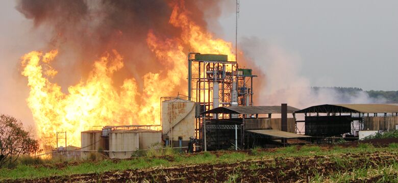 Destilaria incendiada Foto: divulgação