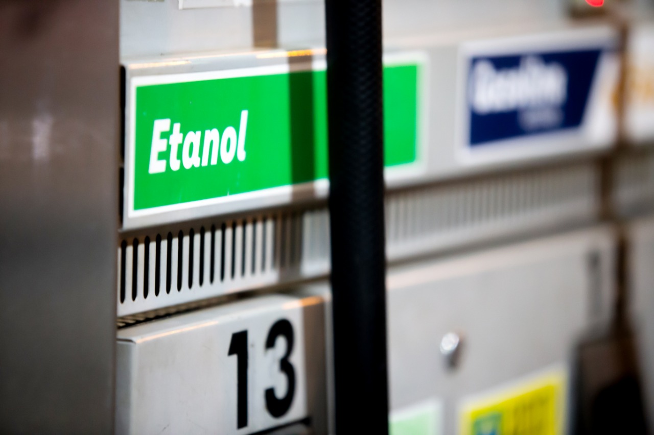 Distribuidoras voltam ao mercado, mas preço do etanol segue em queda