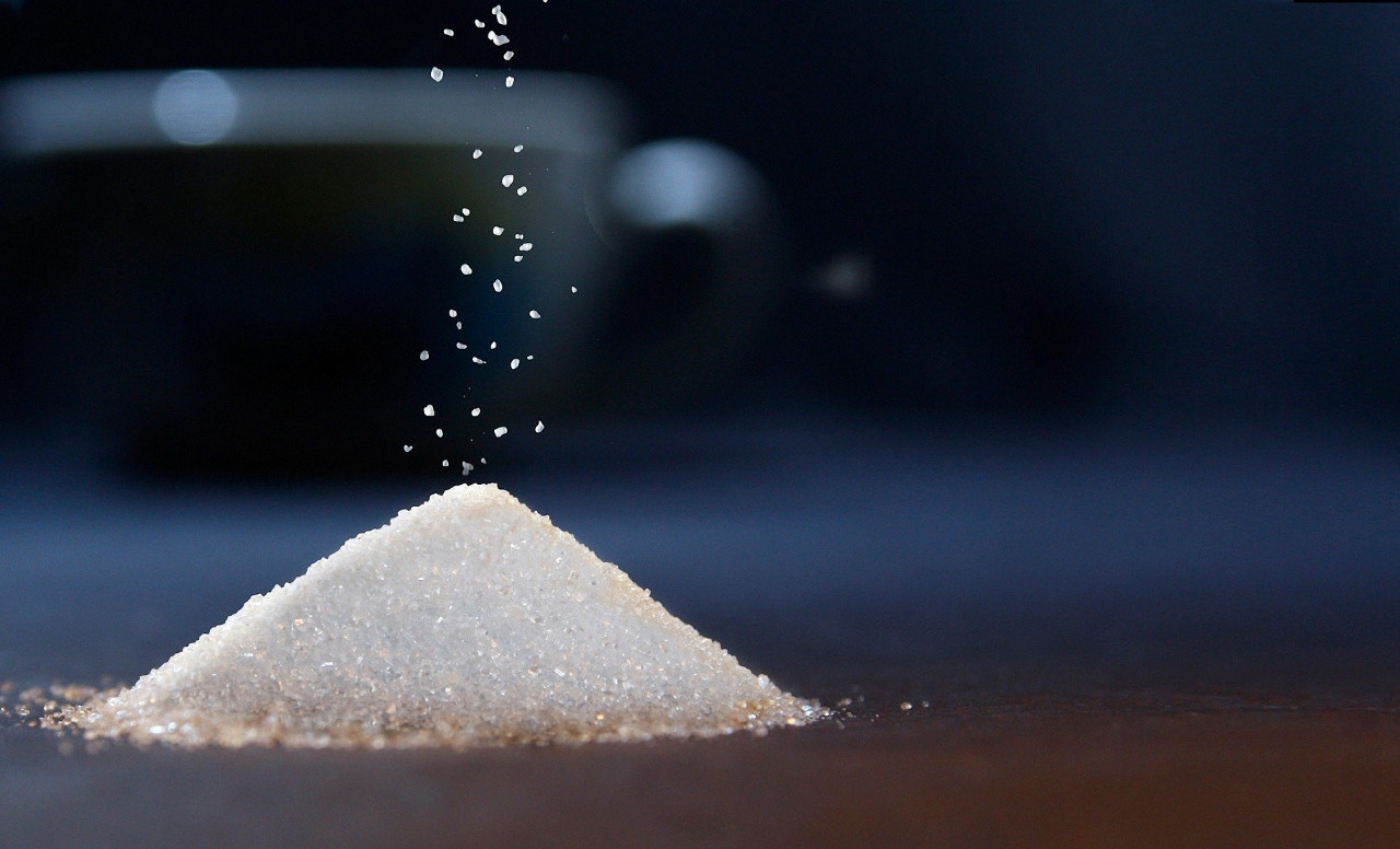 Mesmo com demanda fraca, preços do açúcar se mantêm firmes