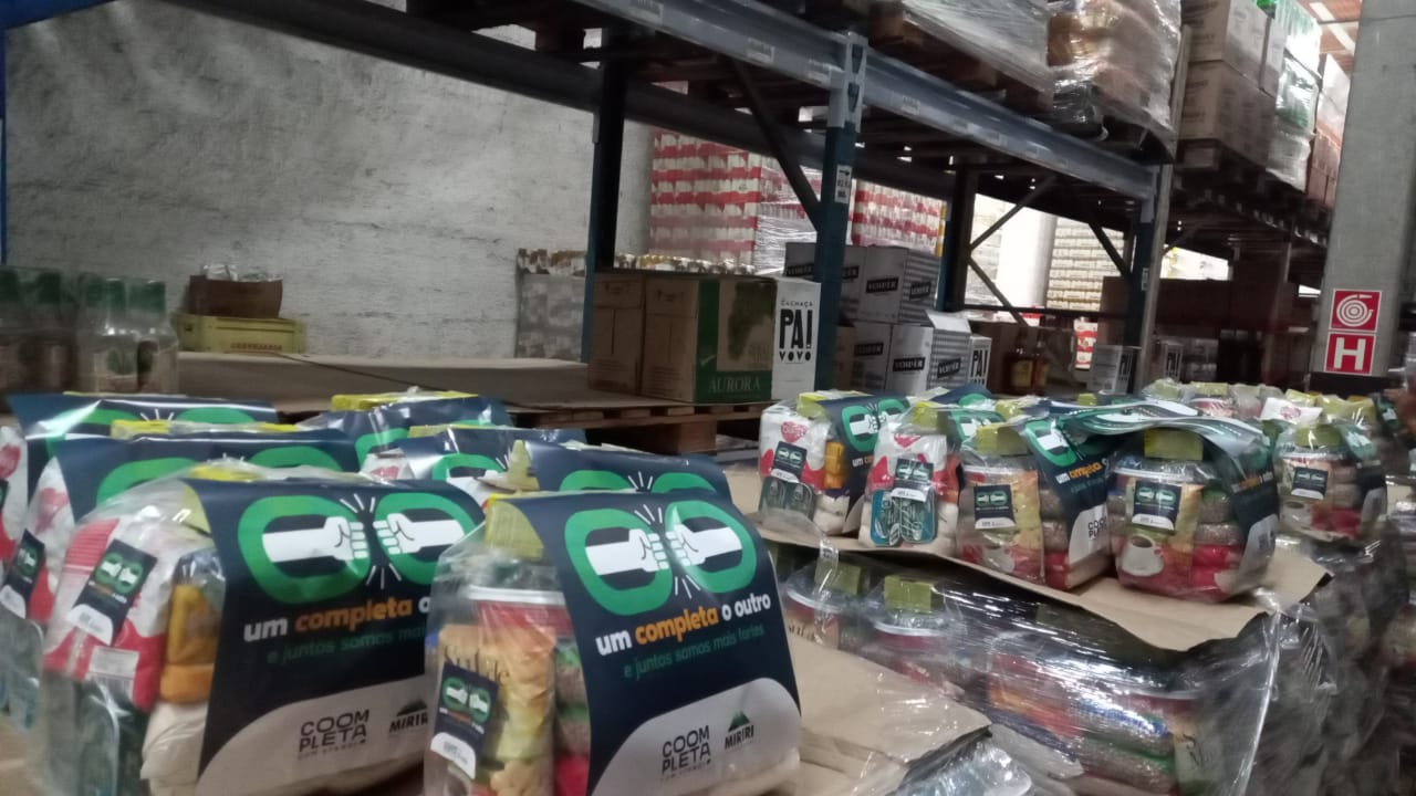 Usinas da Paraíba entregam cestas básicas para famílias carentes 