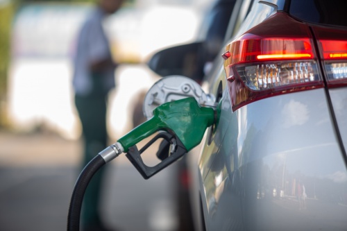 Preço da gasolina e do etanol aumenta mais de 2% na primeira quinzena de fevereiro, aponta Edenred Ticket Log