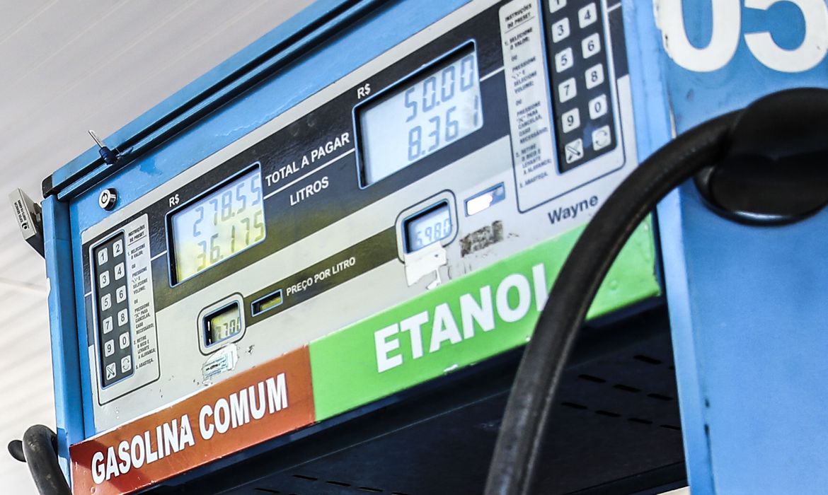 Preço do litro da gasolina aumentou 0,54% no país